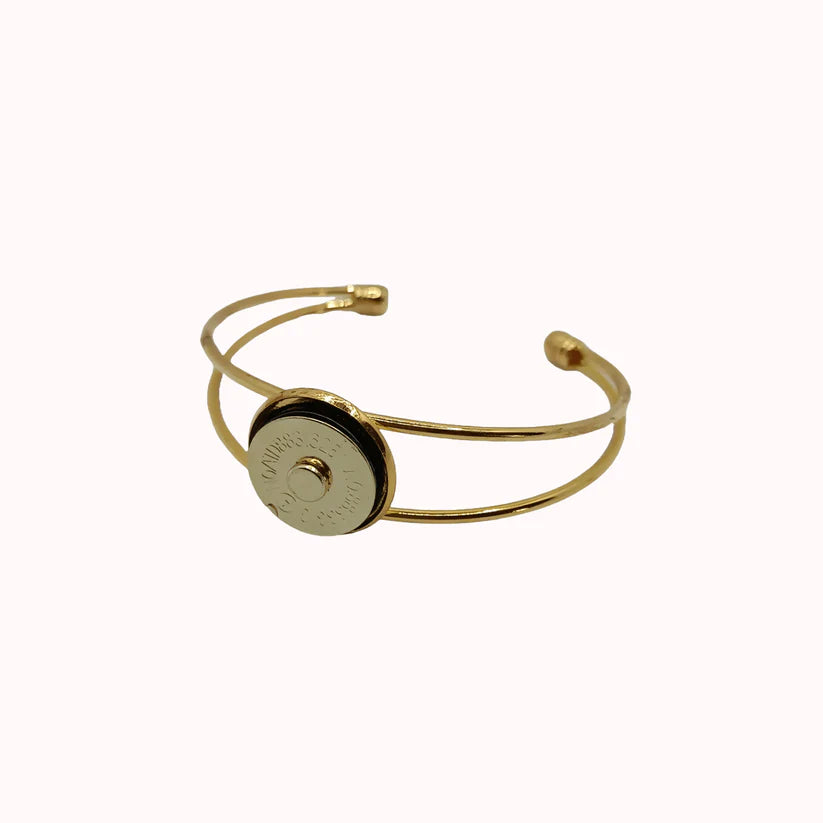 Gold clasp magnetic bracelet from Claudia De Rosa Jewelry, featuring a stylish and secure magnetic closure.
