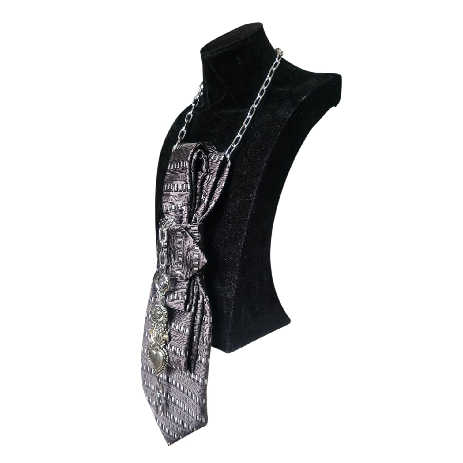 Side view of CLAUDIA DE ROSA JEWELRY Cravatta Gioiello Urban Warrior, a stylish decorative necklace with intricate design details.