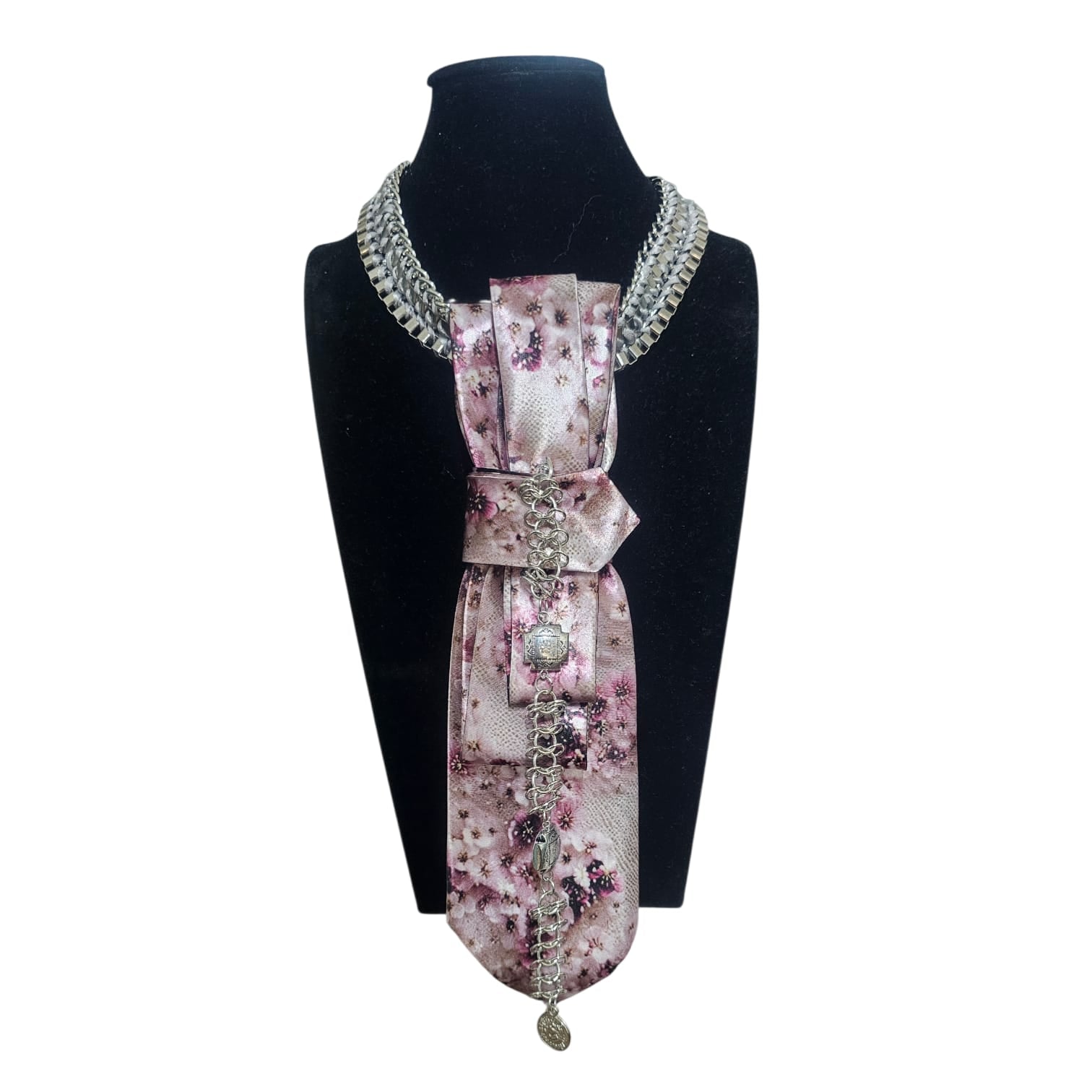 Claudia De Rosa Jewelry Cravatta Gioiello Cherry Blossom featuring a delicate floral design on a stylish tie accessory