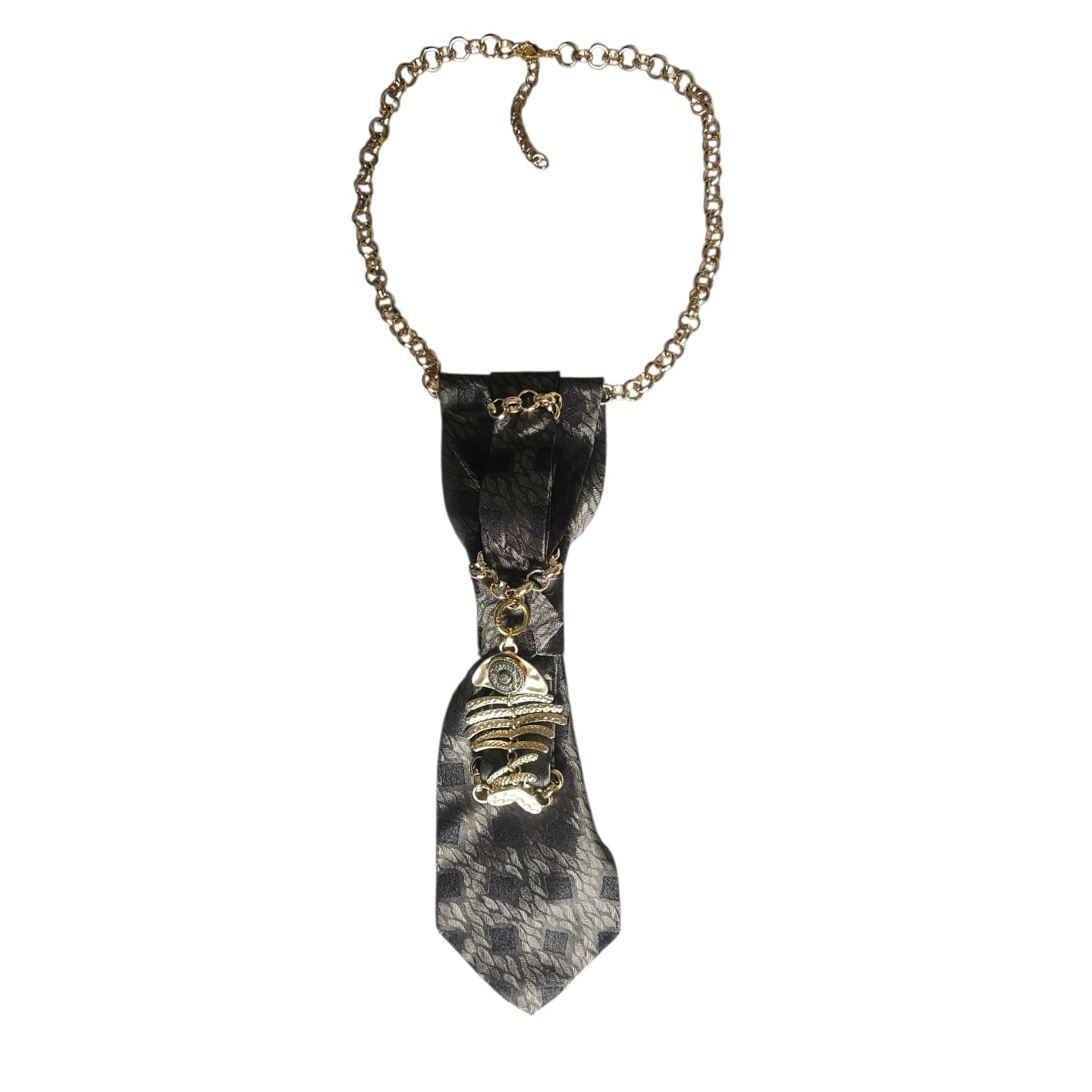 Gold Mystic Fish Cravatta Gioiello by Claudia De Rosa Jewelry featuring a delicate fish pendant on a sleek necktie.