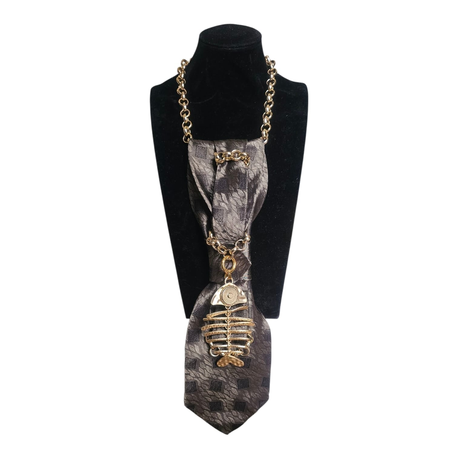 Claudia De Rosa Jewelry Mystic Fish gold cravatta gioiello displayed on a black mannequin, showcasing intricate jewelry design.