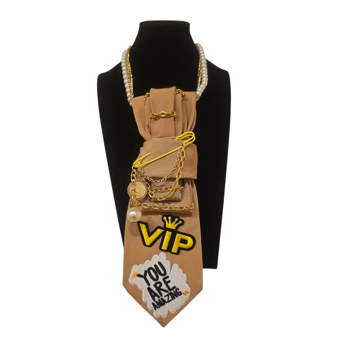 Black mannequin wearing Claudia De Rosa Jewelry Cravatta Gioiello You Are Amazing, a stylish decorative tie accessory.