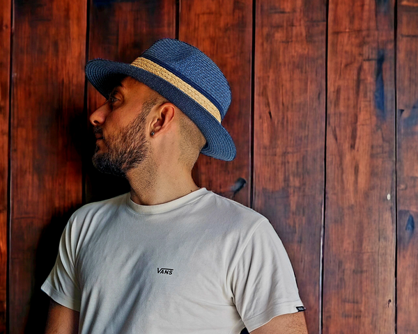 Cappello Fedora in paglia di carta blu