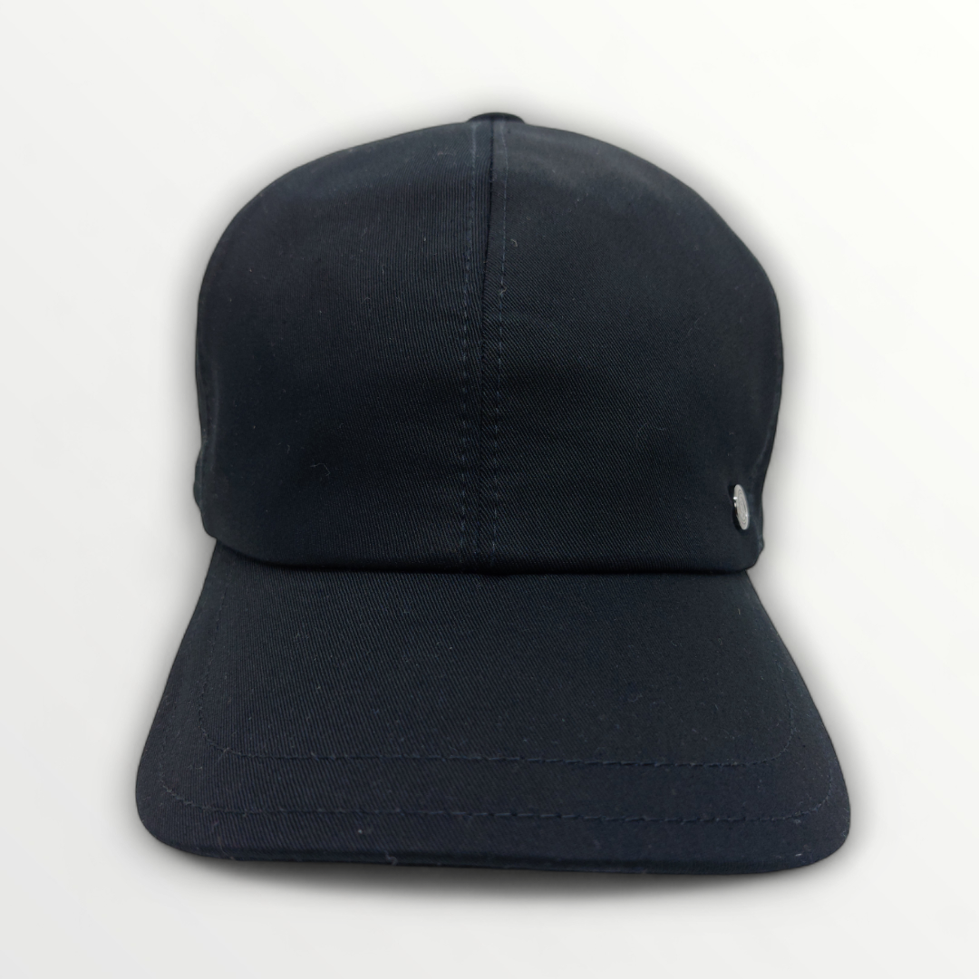 Soft white cotton baseball cap by Primavera/Estate with casual fit and breathable fabric, perfect for everyday wear.