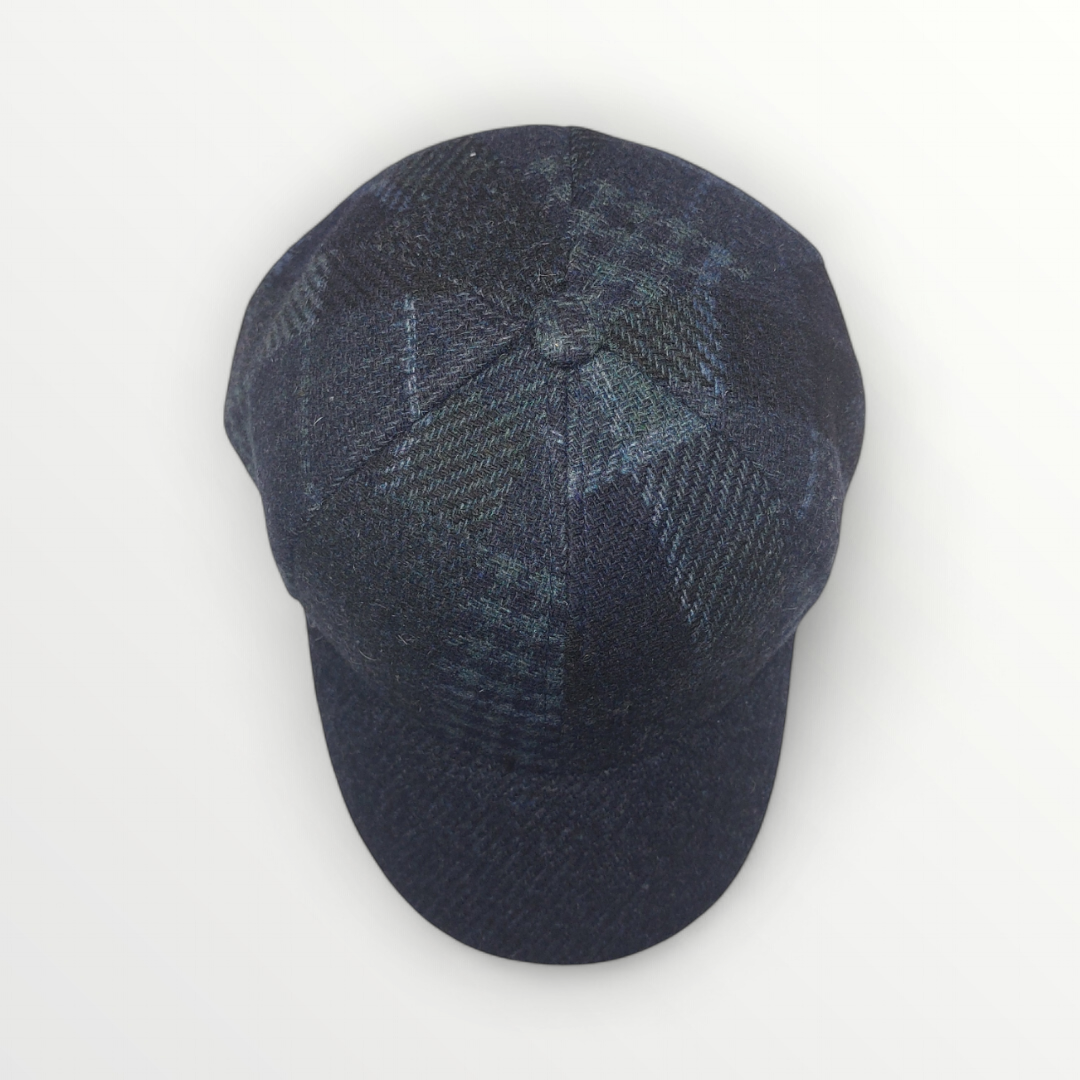 Blue and gray plaid wool baseball cap from Autunno/Inverno with a classic design and comfortable fit.