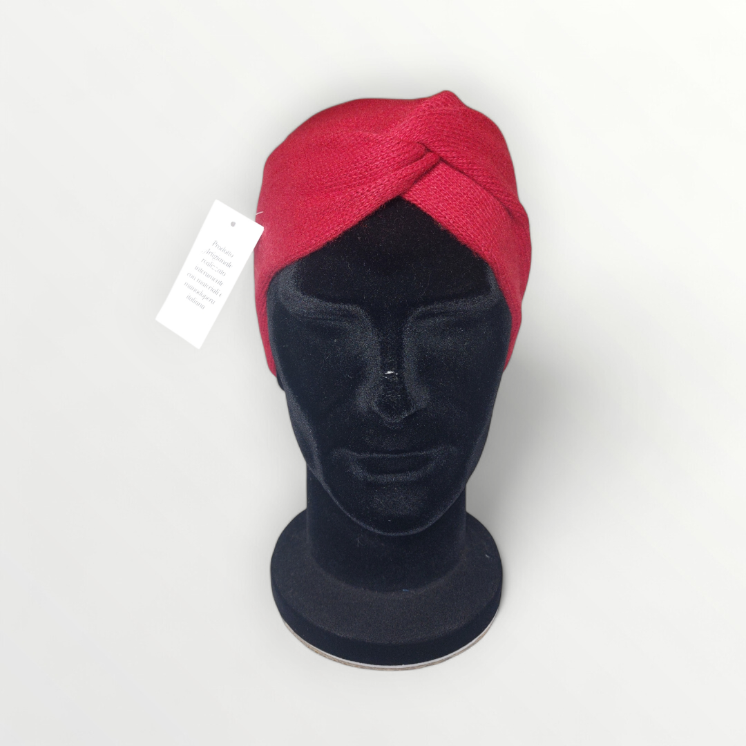 Soft women's headband made of luxurious wool and cashmere, perfect for autumn and winter warmth and style.