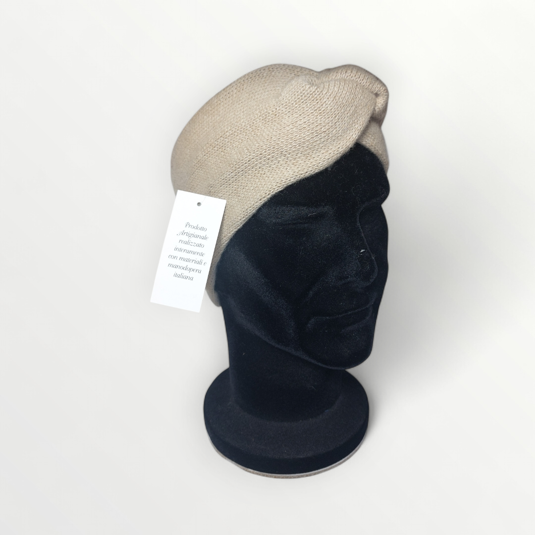 Warm women's hair band made of soft wool and cashmere, perfect for autumn and winter weather.