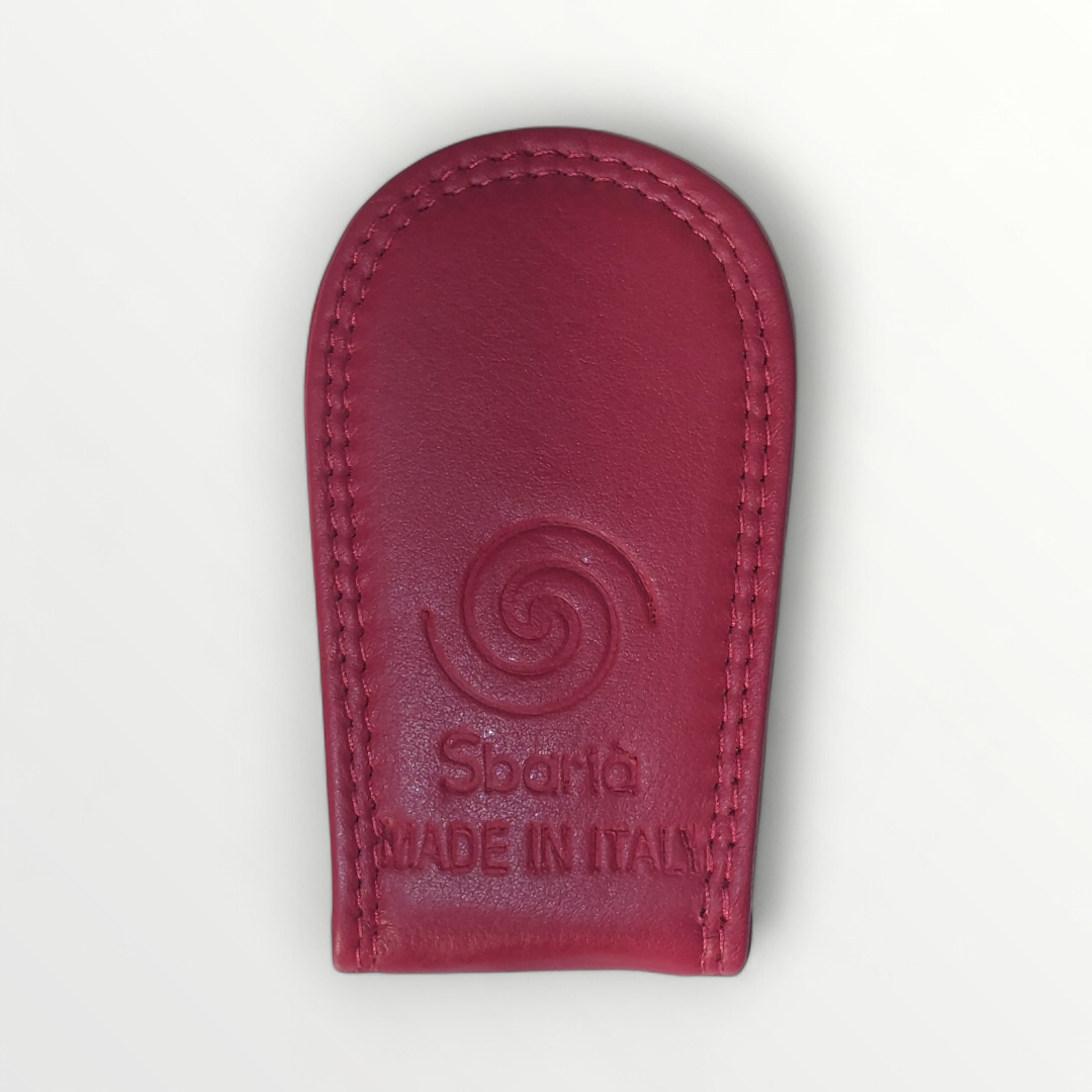 Fermasoldi magnetic genuine leather wallet showing sleek black leather exterior and metal magnetic clasp.