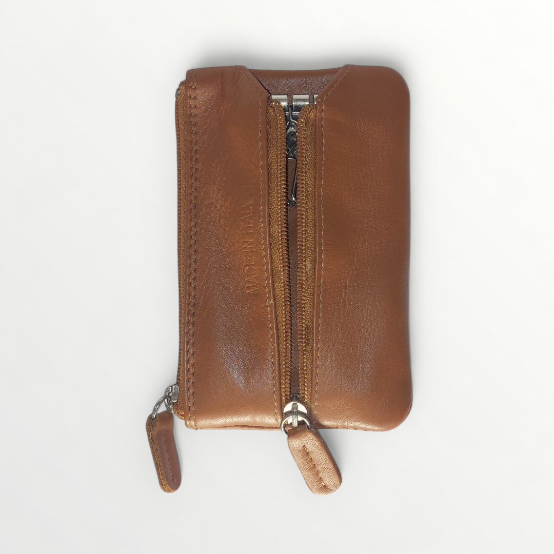 Double leather key holder wallet by Portachaivi, featuring a sleek design and genuine leather construction.
