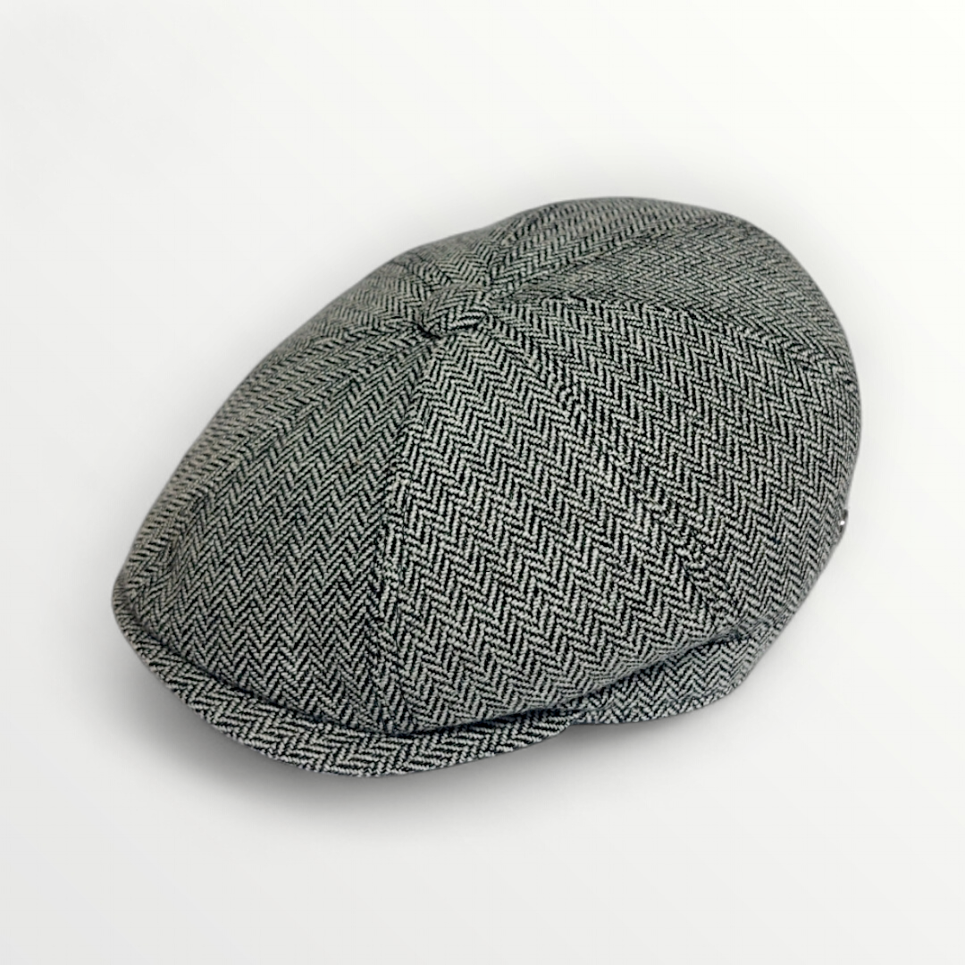 Autunno/Inverno Coppola in pura lana vergine con fantasia spina di pesce, stylish and warm headwear for cold weather.