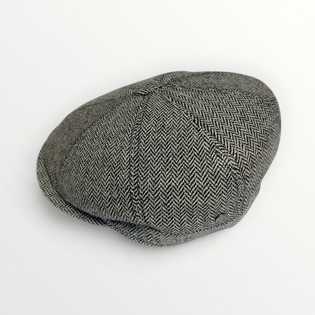 Autunno/Inverno Coppola in pura lana vergine fantasia spina di pesce, stylish and warm accessory for cold weather.