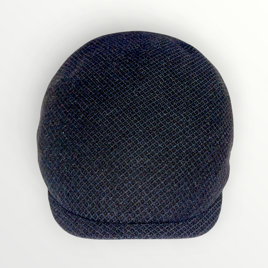 Coppola Autunno/Inverno in wool with small diamond pattern in navy blue and black, stylish headwear for cold weather.
