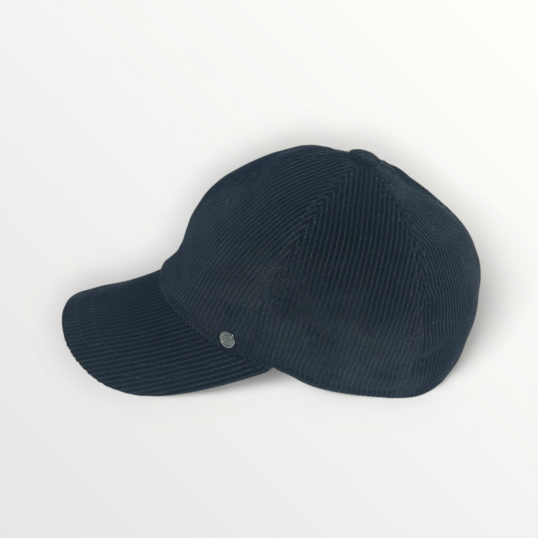 Black ribbed velvet baseball cap from Autunno/Inverno, featuring a classic curved brim and adjustable strap for a comfortable fit.