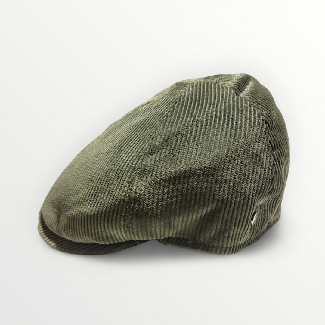 Green ribbed velvet Coppola hat by Autunno/Inverno, featuring a stylish, textured design for autumn and winter wear.