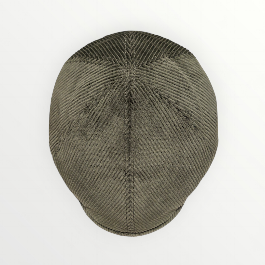 Green ribbed velvet Coppola hat by Autunno/Inverno, showing the textured fabric and stylish design.