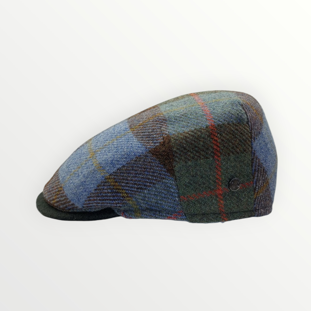 Coppola Sbarià Taormina quadri oliva in lana vergine, stylish olive-colored wool cap with embroidered detailing, close-up view.