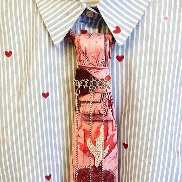 Elegant Claudia De Rosa Jewelry Cravatta Gioiello Donna Hearts featuring a delicate jewelry tie with heart motifs.