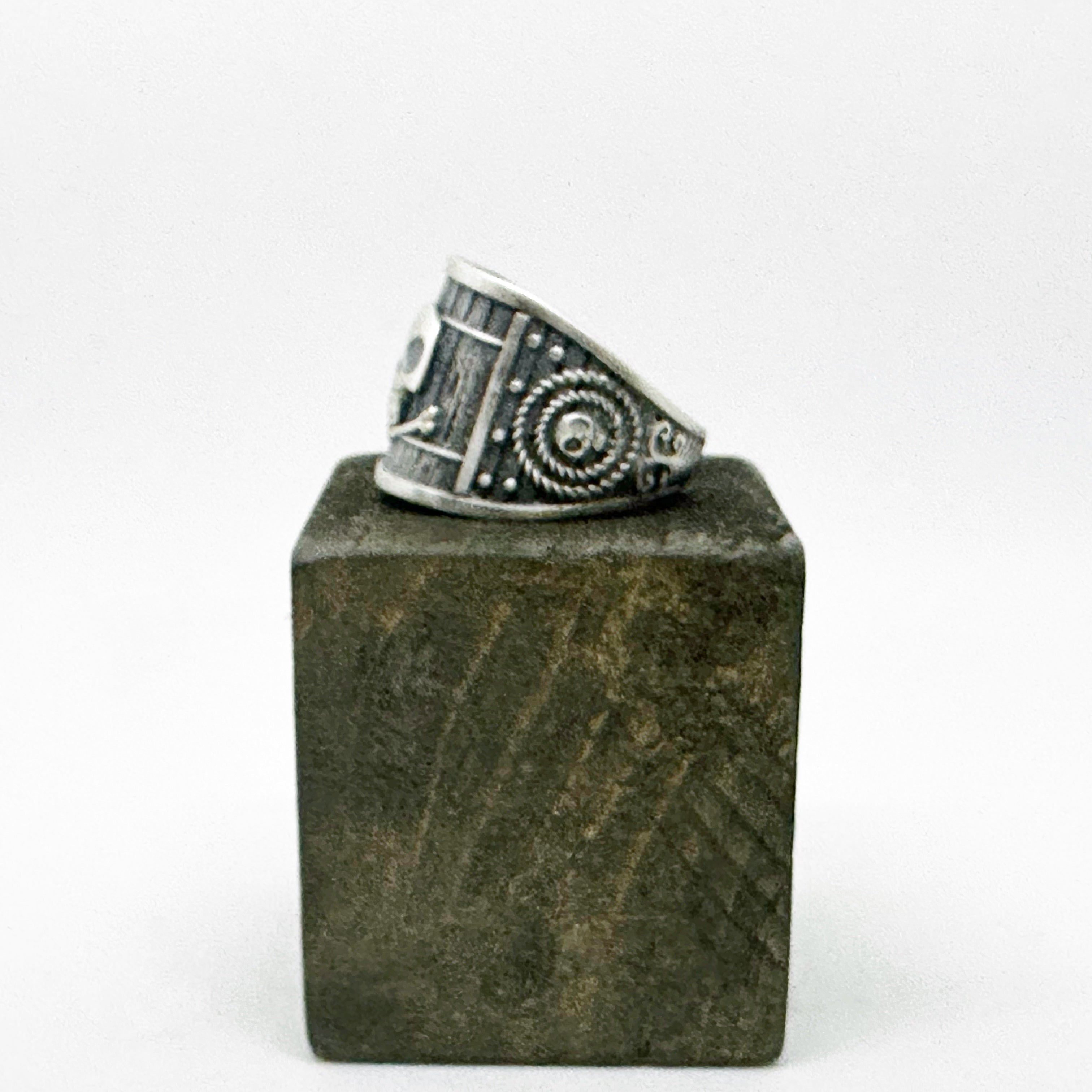Silver Anello Uomo by BDG Accessories featuring Black Sails pirate-themed design, showcasing a bold, stylish ring.