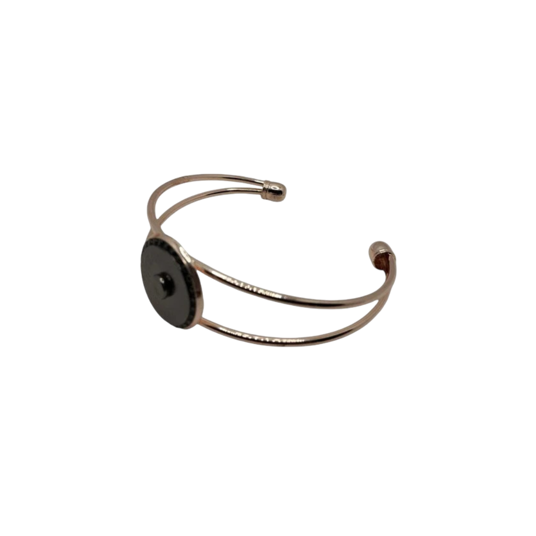 Rose gold magnetic clasp bracelet from Claudia De Rosa Jewelry featuring a stylish and secure magnetic closure.