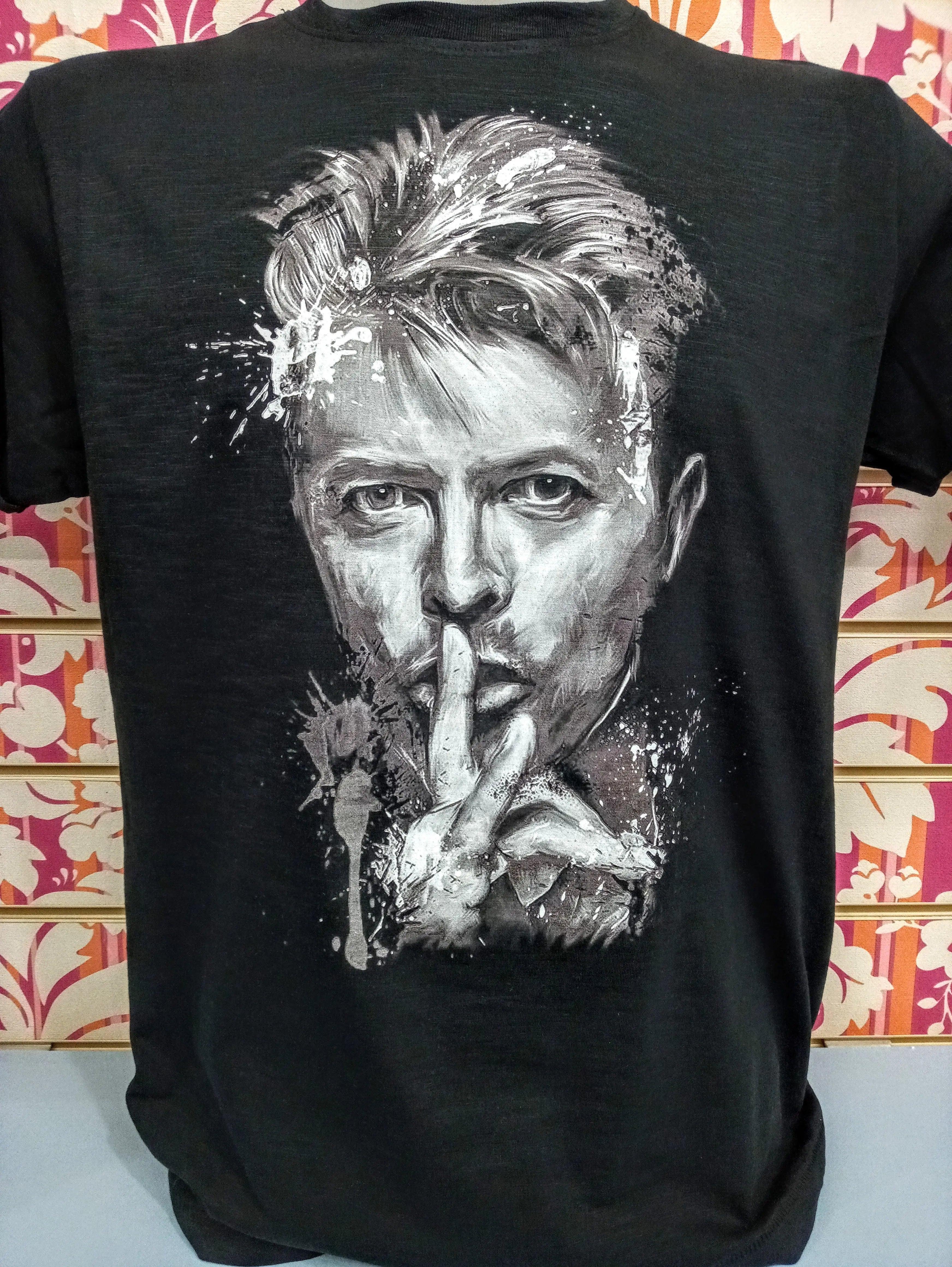 Street Style David Bowie Uomo Slub T-shirt made of 100% cotton, featuring a casual urban design with a Bowie-inspired graphic.