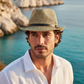 Modello con Trilby Sbarià a Lampedusa