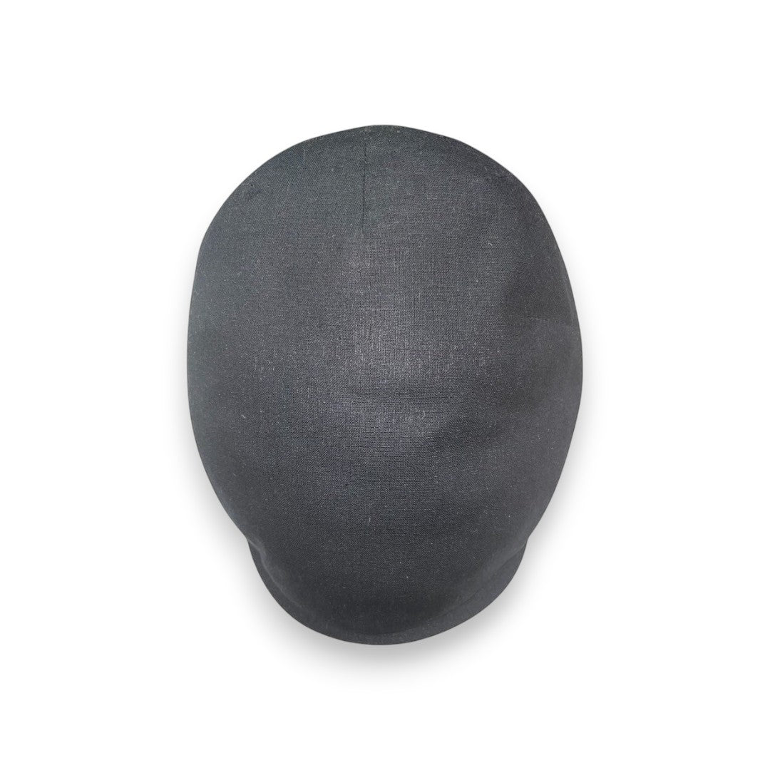Sbarià black 100% virgin linen flat cap with a subtle texture and metal logo pin.