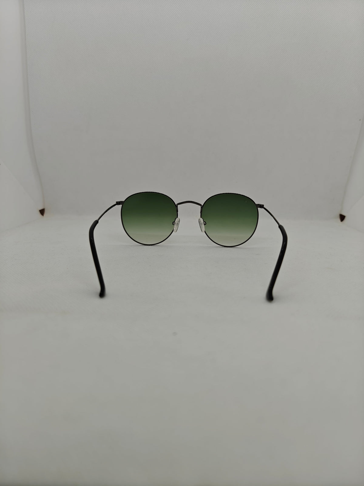 Occhiali da sole rotondi Sbarià con montatura in alpacca e lenti sfumate verdi, stile vintage anni '70