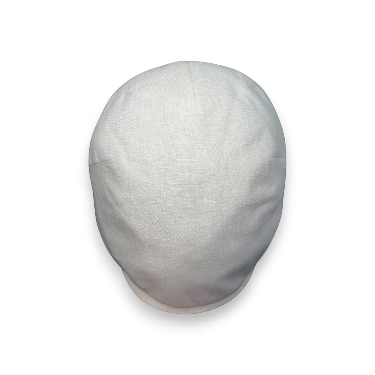 Sbarià écru 100% linen flat cap with a subtle metallic logo pin detail. Lightweight and breathable.